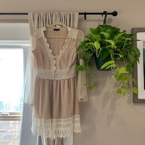 Adorable Blush Ivory Lace Vintage Retro Shall